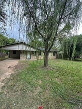 Building Photo - 405 Live Oak Dr