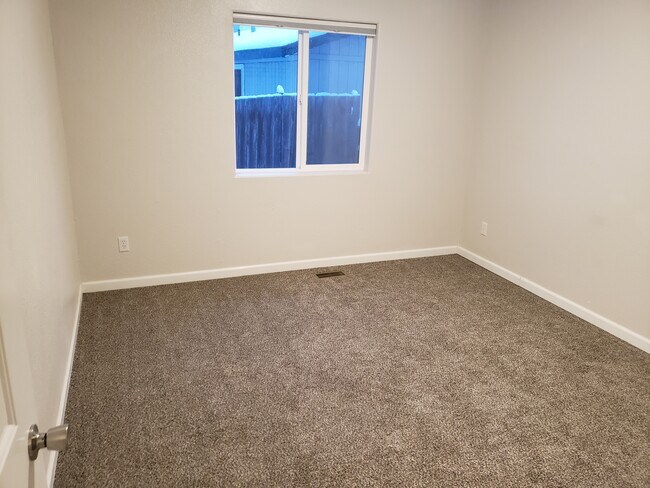 Building Photo - 9308 Roy St