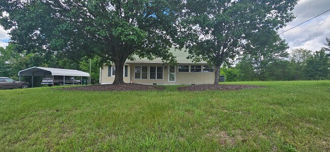 Building Photo - Cozy 2 Bedroom, 1 Bath Home for Rent in Th...