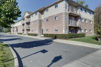 Building Photo - 841 Battell St