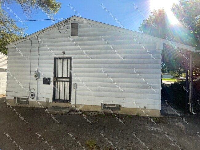 Foto del edificio - 6160 Cypress Dr