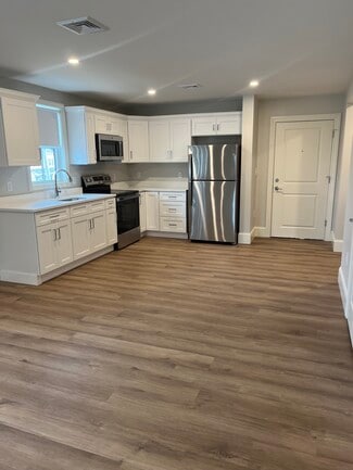 Building Photo - 132 Court St