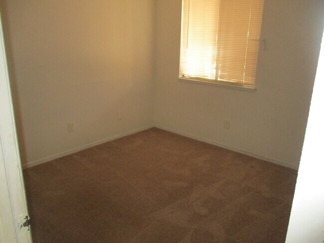 Foto del edificio - 2209 N Jones Blvd