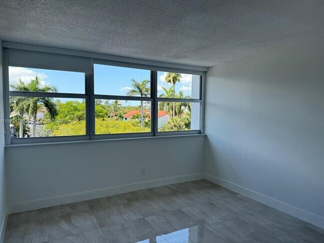 Foto del edificio - 16546 NE 26th Ave