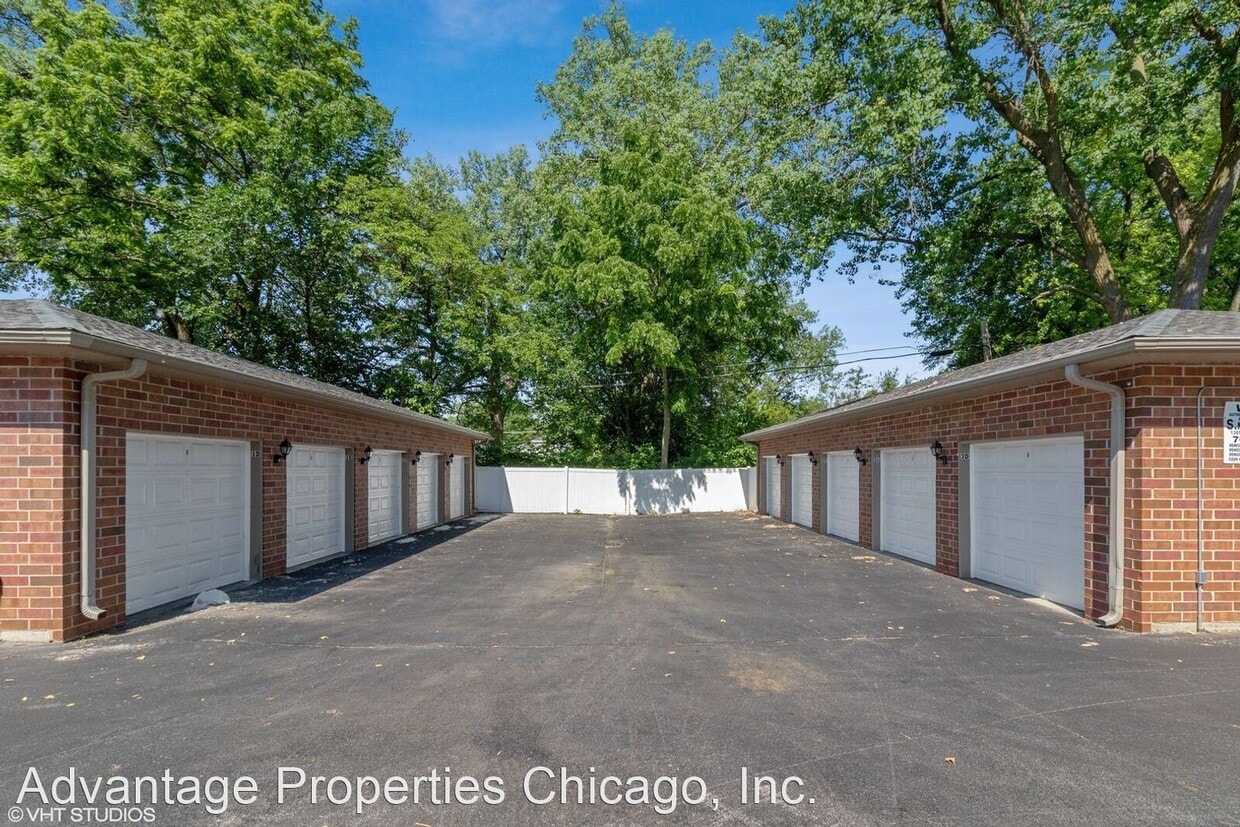 Building Photo - 15524 S Cicero Ave