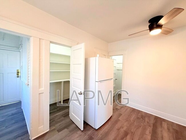 Building Photo - 1910.5 Daly St