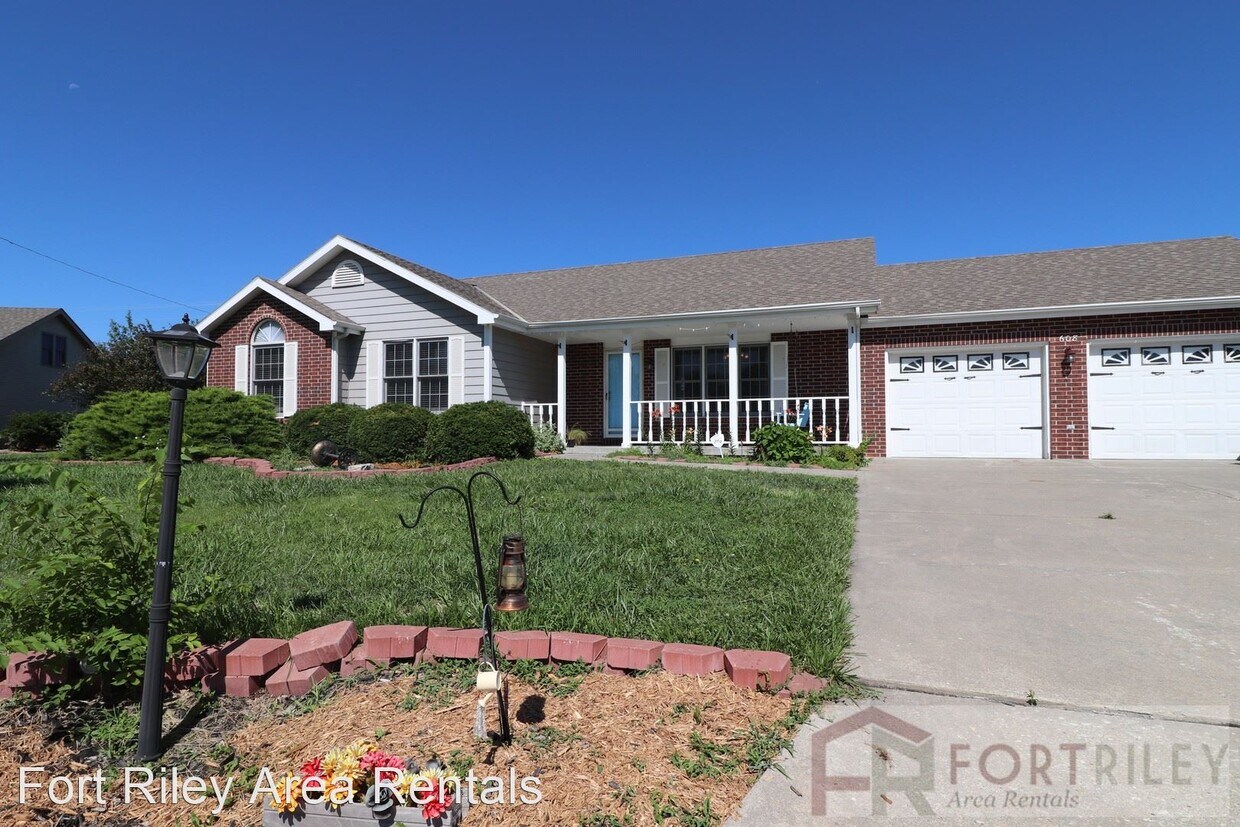 Primary Photo - 4 br, 3 bath House - 608 Chadwick Ct