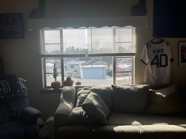 Foto del edificio - 3 Bedroom House located in Evansdale - Available 08/05!