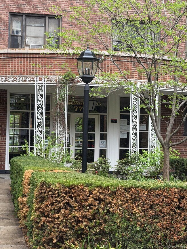 Foto del edificio - 77-11 35th Ave