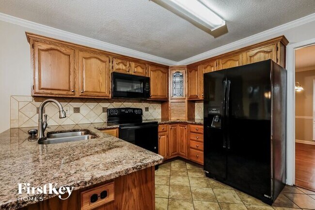 Building Photo - 1400 Heatherbrook Dr