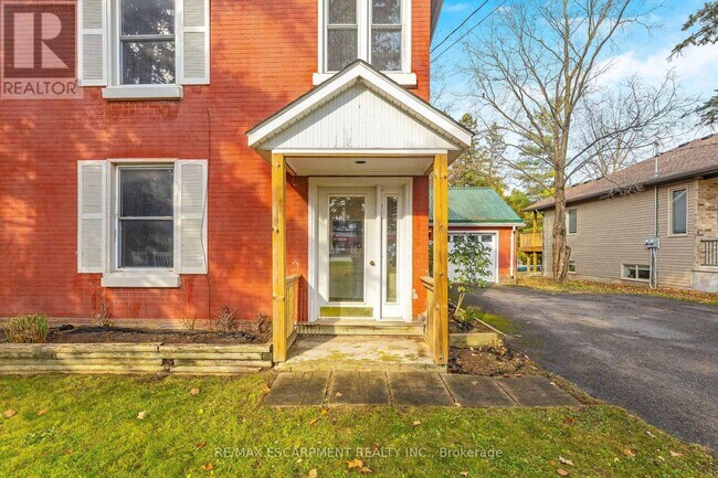 Building Photo - 274 Alma St