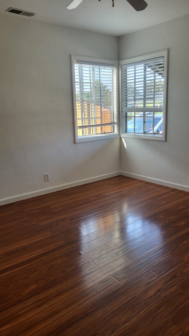 Foto del edificio - 15216 Arcturus Ave