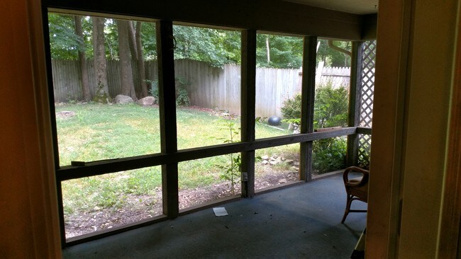 Building Photo - 353 Beechwood Dr