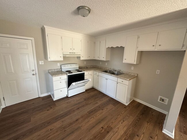 Building Photo - 3 Bedroom House In Hillsdale