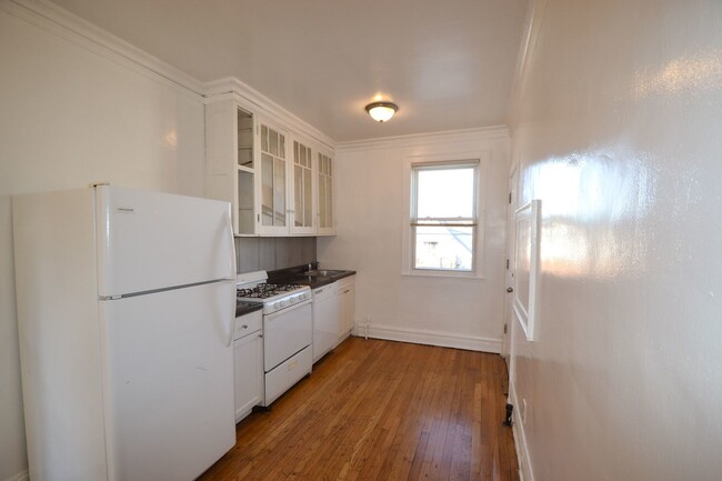Building Photo - 4826 W Addison St