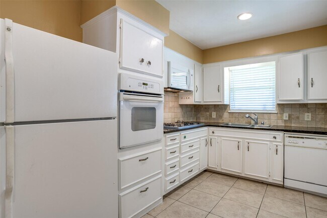 Building Photo - 3724 Almazan Dr
