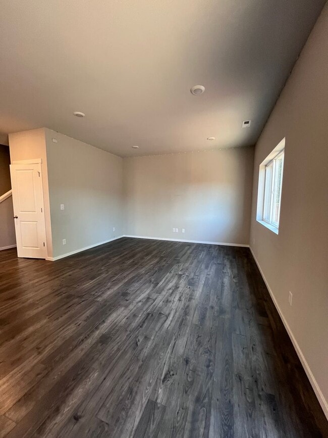 Building Photo - Bremerton Townhouse in Illahee Springs for...