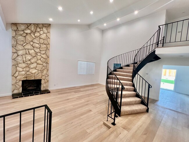 Foto del edificio - Beautiful 4BR/3BA Home – Bright, Modern & ...