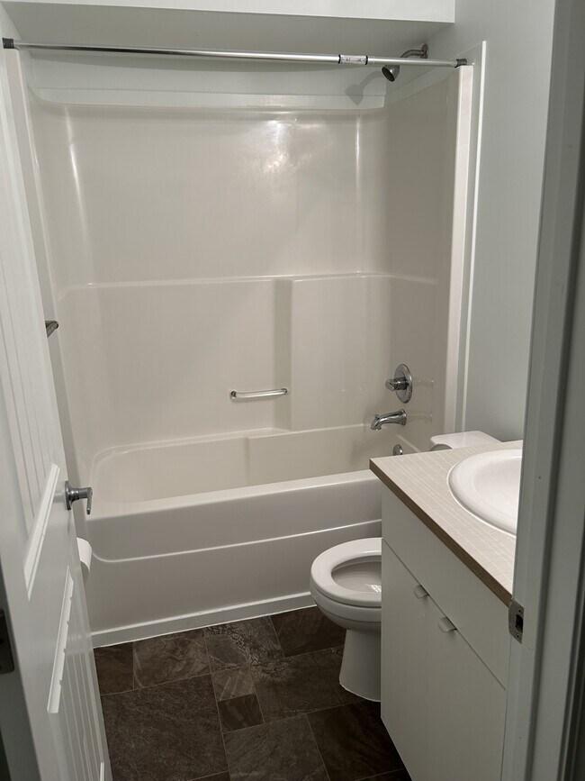 Photo du bâtiment - 6404-6119 119 Ave