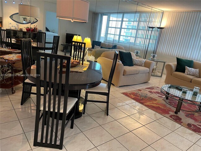 Building Photo - 5313 Collins Ave