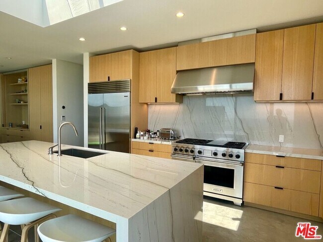 Foto del edificio - 5940 Filaree Heights Rd