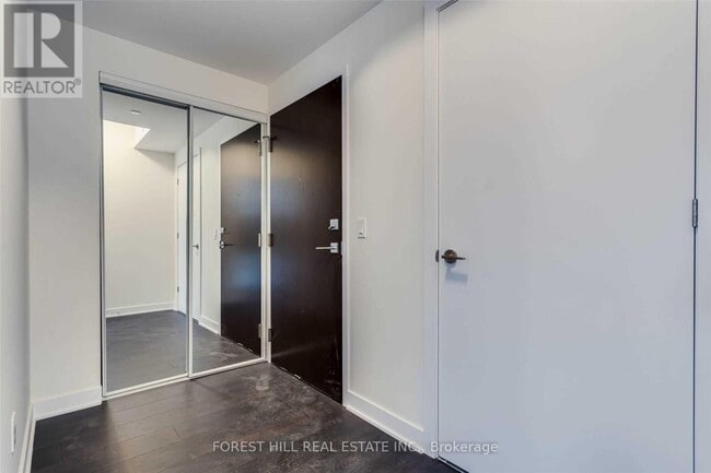 Building Photo - 2221-2221 Yonge St