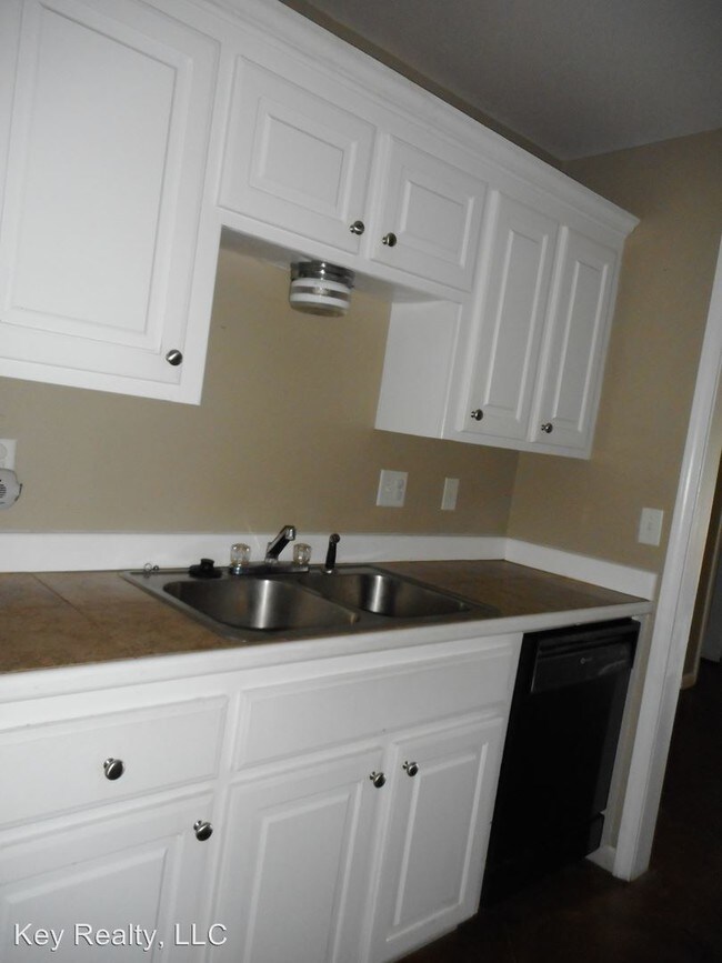 Building Photo - 5990 Valerie Dr