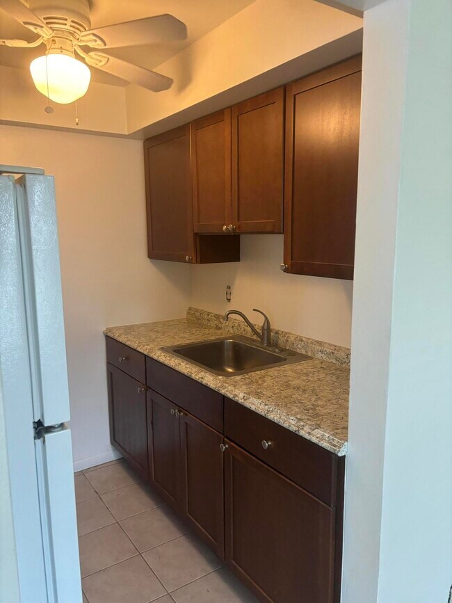 Foto del edificio - 521 NE 45th St