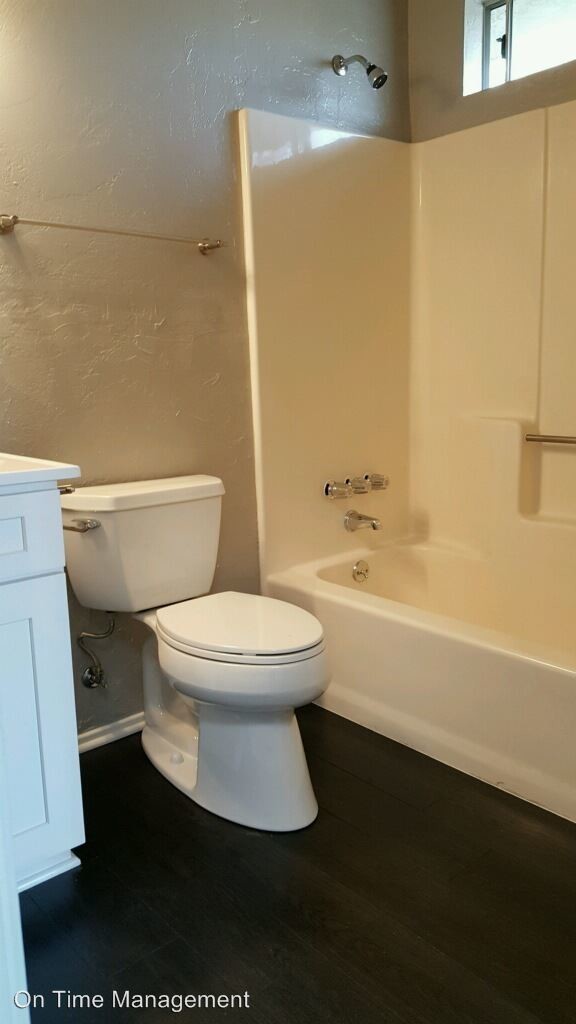 Building Photo - 2418 E 2nd St