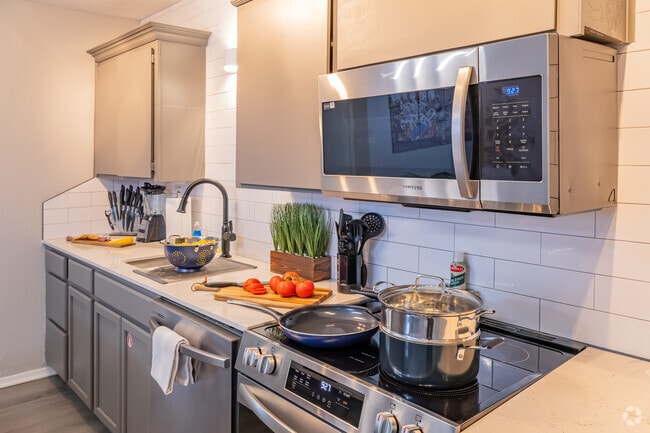 1 habitación, 1 baño - 550 pies cuadrados - Cocina - 67th Suites