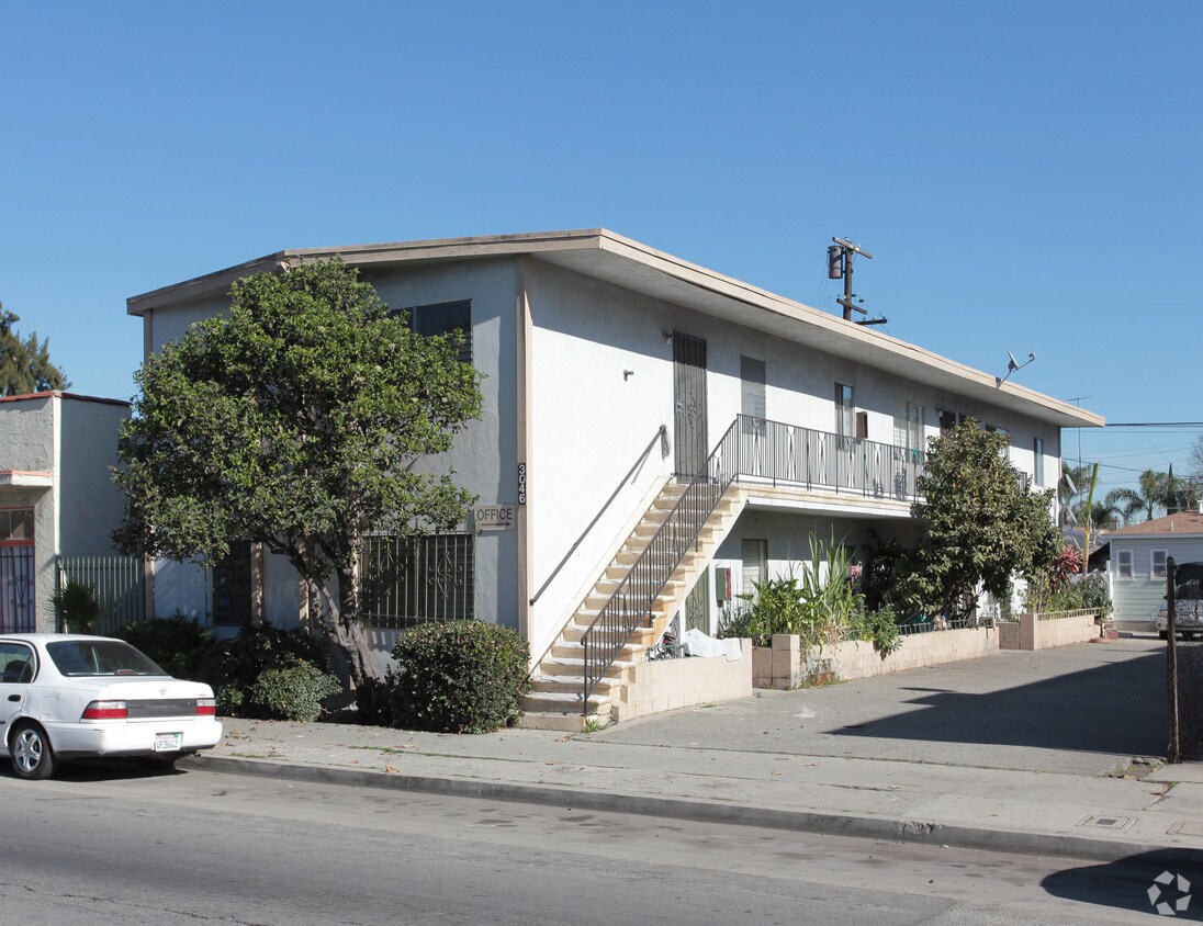 Primary Photo - 3046 Sante Fe Ave