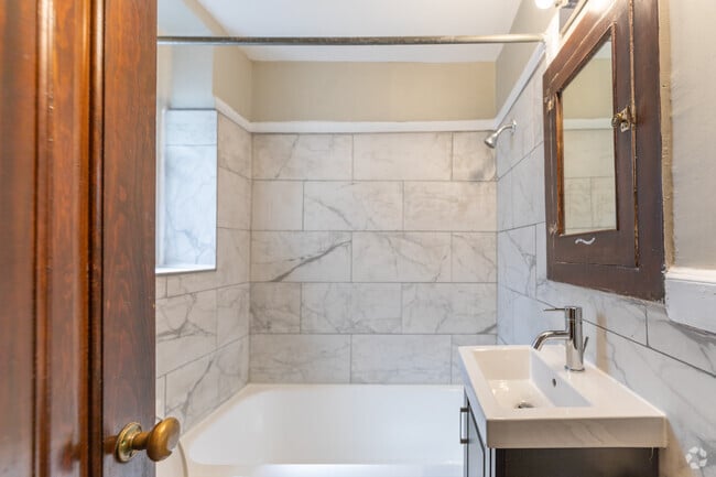 BACHELOR - Bathroom - Dundonald Arms