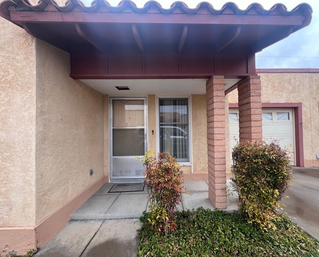Primary Photo - Gated community townhome!