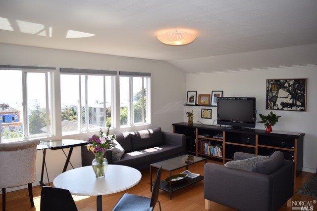 Building Photo - 204 3rd St