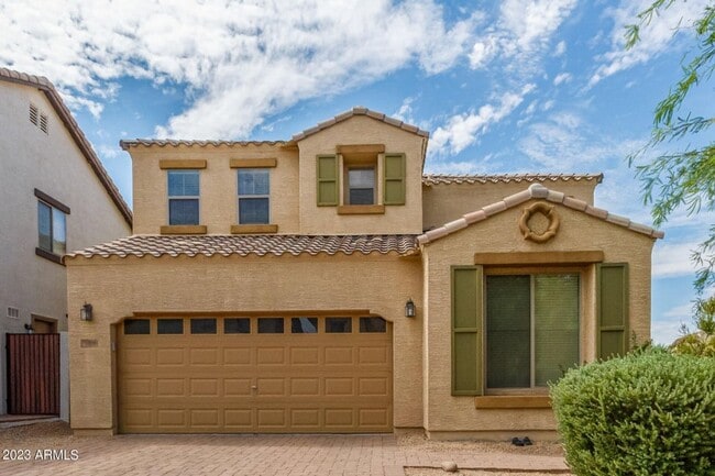 Building Photo - Spacious 4 Bed, 3 Bath w/Loft on Corner Lo...