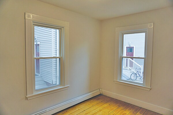 Building Photo - 6 Clary St