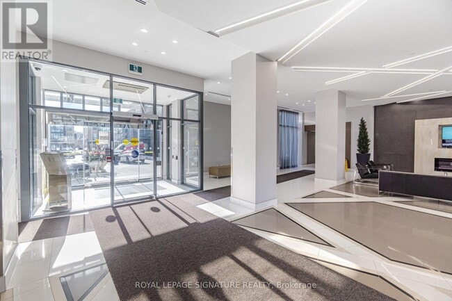 Photo du bâtiment - 5033 Four Springs Ave