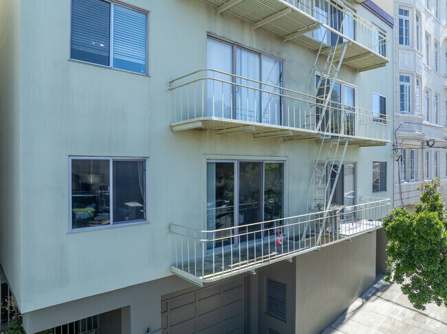 Building Photo - 65 Hermann St