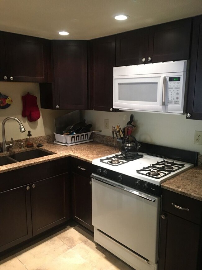 Building Photo - Nice updated Townhouse with off street parking.