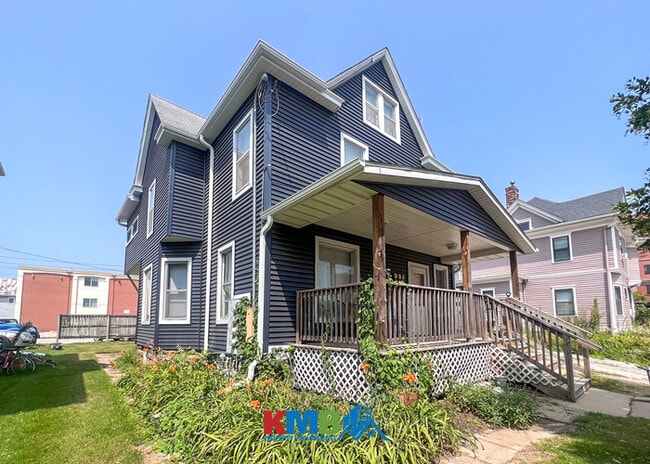 Photo - 125 N Van Buren St Apartment