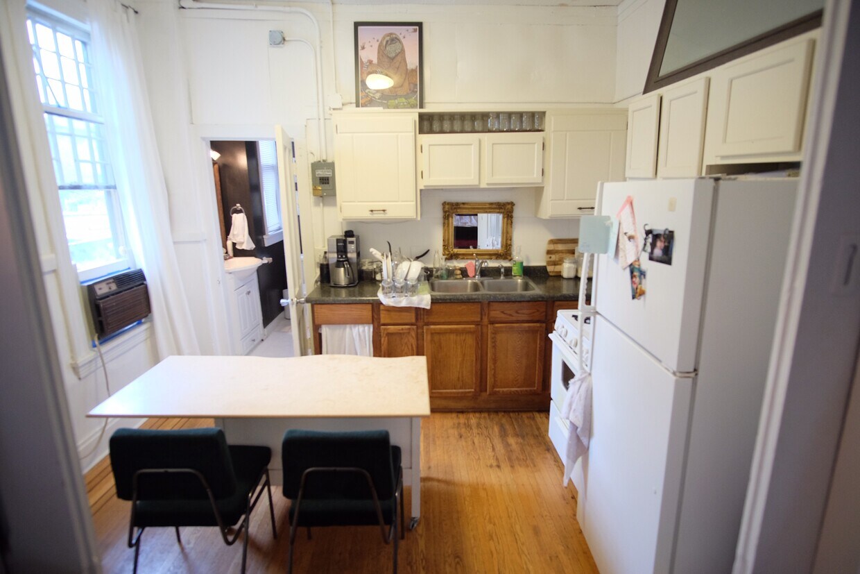 Foto principal - 2413 DuPont Ave S