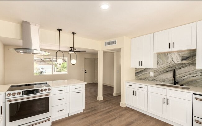 Foto del edificio - 12613 N 29th Ave