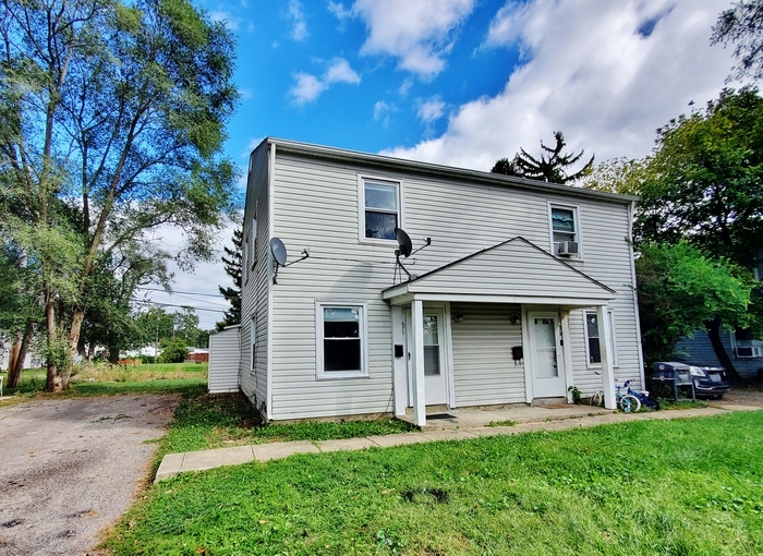 Primary Photo - SOUTH HAMILTON ROAD DUPLEX FOR RENT