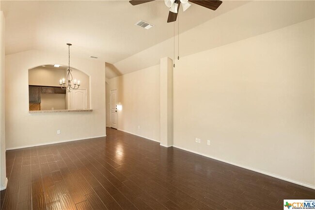Building Photo - 533 Creekside Cir