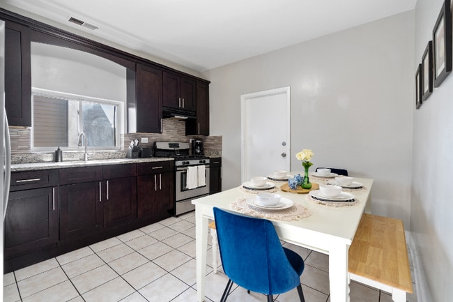 Building Photo - 2345 W 21st St