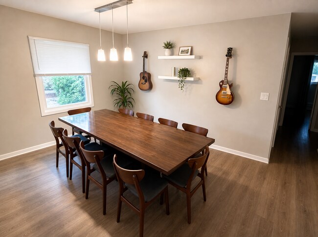 Comedor (contiguo a la sala de estar) - 13360 W Bluemound Rd