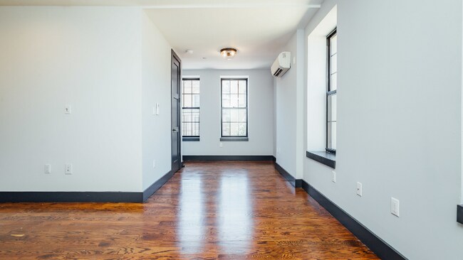 Foto del edificio - 703 Rogers Ave