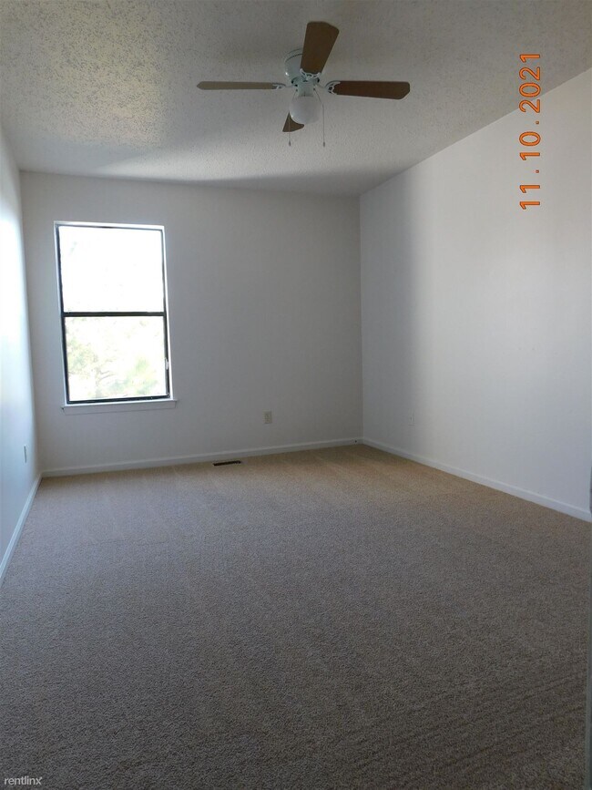 Foto del edificio - 4 br, 2.5 bath Townhome - 308 Elderwood Ct