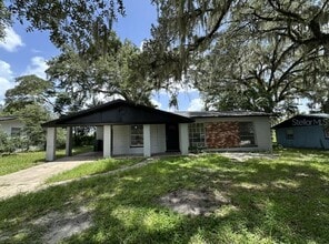 Building Photo - 2209 NW 24th Rd
