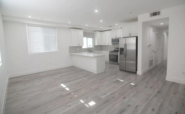 Foto del edificio - 7129 S La Cienega Blvd